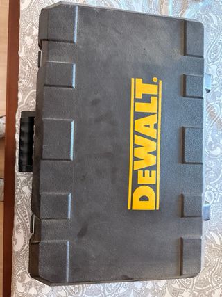 Taladro Percutor Dewalt 24V con Batería y Cargador