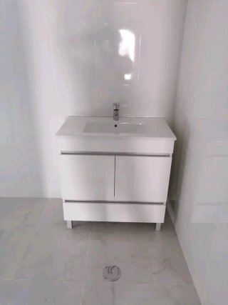 Fontanero y electricista y albañil la pintura