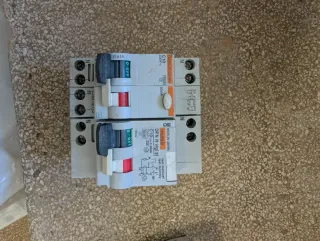 Interruptores automáticos Merlin Gerin y Schneider