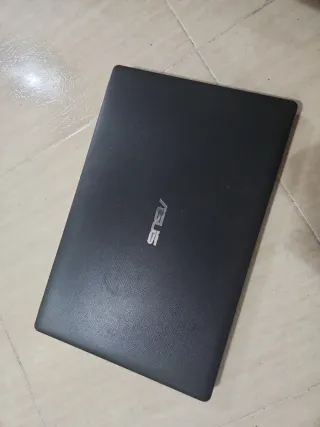 Ordenador ASUS negro