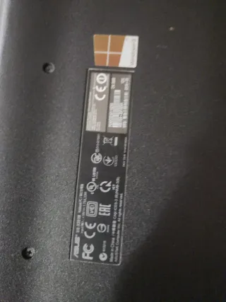 Ordenador ASUS negro