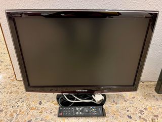 Monitor Samsung SyncMaster T220HD + Mando