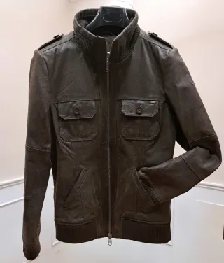 Chaqueta de cuero marrón para mujer