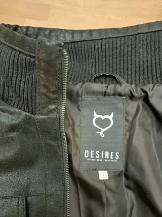 Chaqueta de cuero marrón para mujer