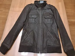 Chaqueta de cuero marrón para mujer