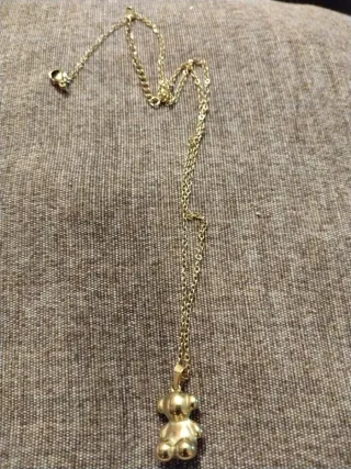 Collar con colgante de oso dorado