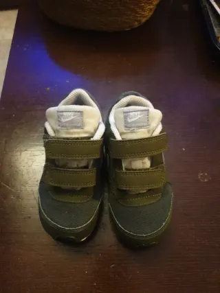 Zapatillas Nike bebe velcro verde