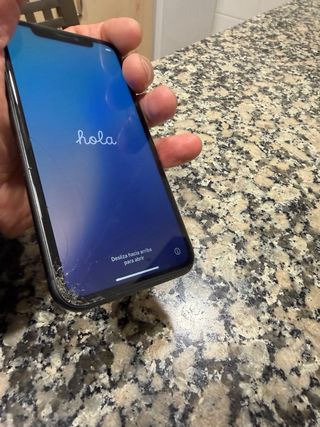 iPhone 11 Negro 128GB tiene la pantalla