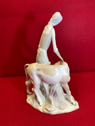 Figura NAO de Lladro de porcelana.