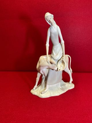 Figura NAO de Lladro de porcelana.