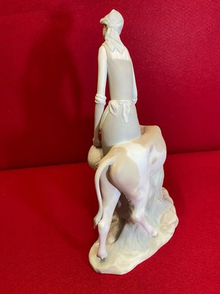 Figura NAO de Lladro de porcelana.