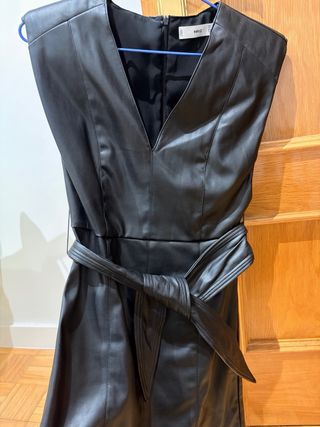 Vestido Negro Mango Talla M efecto piel