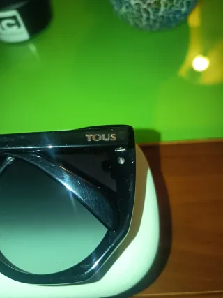 Gafas de sol Tous negras con pedrería