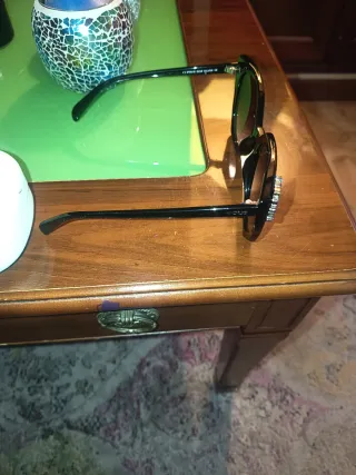 Gafas de sol Tous negras con pedrería
