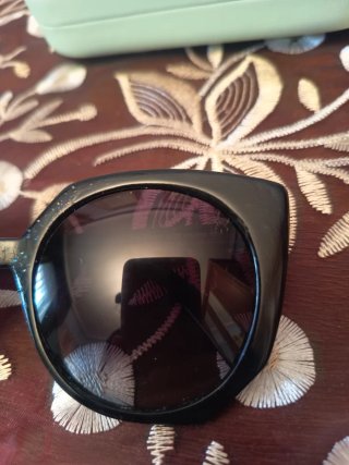 Gafas de sol Tous negras con pedrería