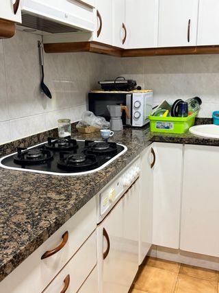 Alquilo habitación a persona que trabaje con todo