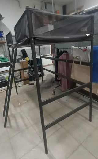 Cama elevada gris para colchón 200x90cm