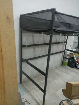 Cama elevada gris para colchón 200x90cm