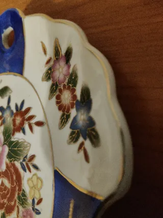 Piatto da appendere in porcellana decorato