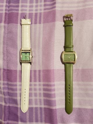 Serie di orologi digitali e analogici