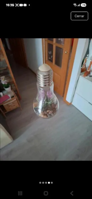 Lámpara bombilla decorativa con flores