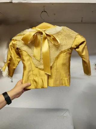 Vestido Fallera Niña fondo rosa y destalles flores