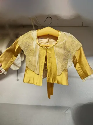 Vestido Fallera Niña fondo rosa y destalles flores