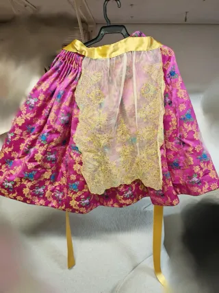 Vestido Fallera Niña fondo rosa y destalles flores