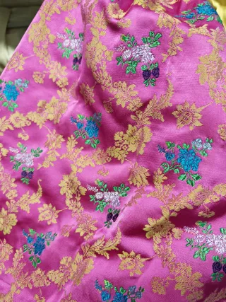 Vestido Fallera Niña fondo rosa y destalles flores