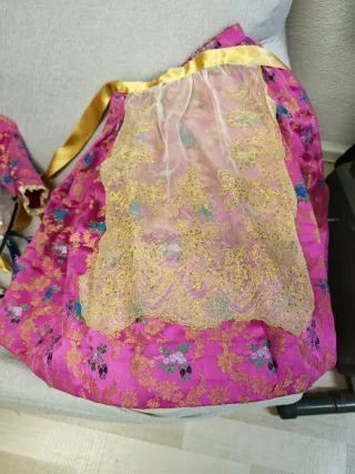 Vestido Fallera Niña fondo rosa y destalles flores