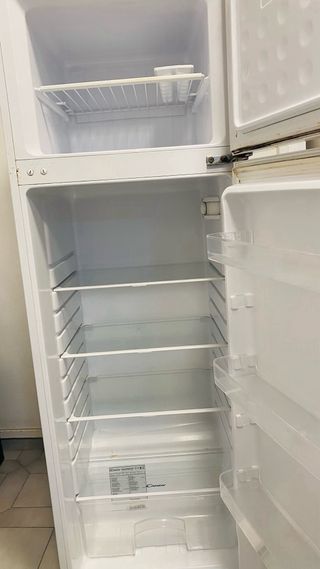 Frigorífico Candy Blanco, funciona muy bien.