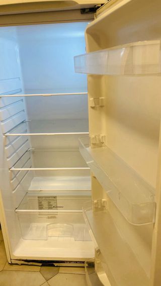 Frigorífico Candy Blanco, funciona muy bien.