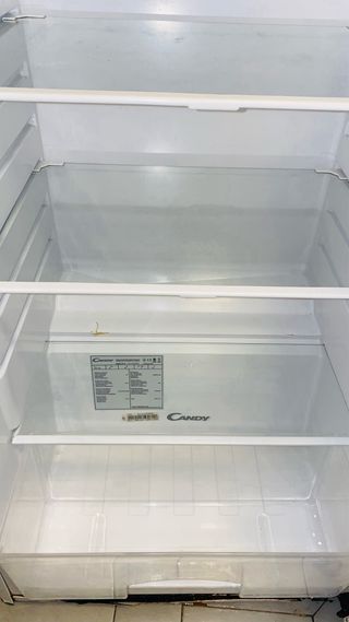 Frigorífico Candy Blanco, funciona muy bien.