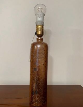 Lámpara realizada con botella de Bols