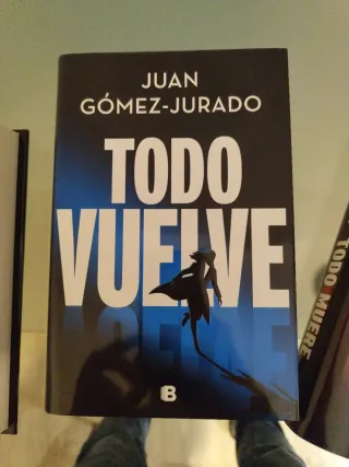 Todo arde, Todo vuelve, Todo muere (Aura Reyes)