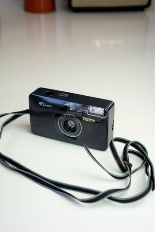 Cámara analógica Konica