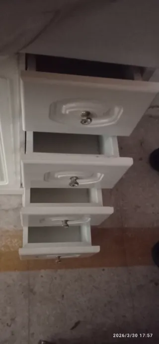 Mueble de baño con espejo y lavabo