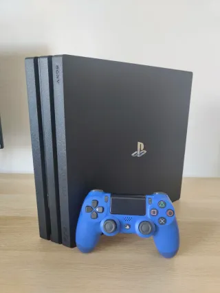 PS4 Pro 1TB + mando + 9 juegos (GTA, God of War +