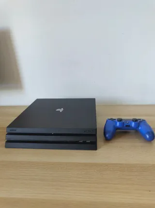PS4 Pro 1TB + mando + 9 juegos (GTA, God of War +