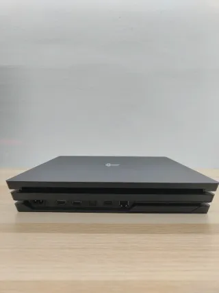 PS4 Pro 1TB + mando + 9 juegos (GTA, God of War +