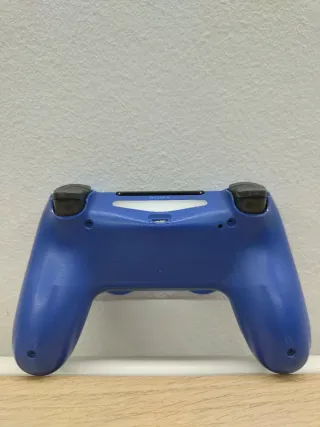 PS4 Pro 1TB + mando + 9 juegos (GTA, God of War +