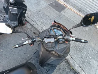 Moto sym jet 125 negro con gris