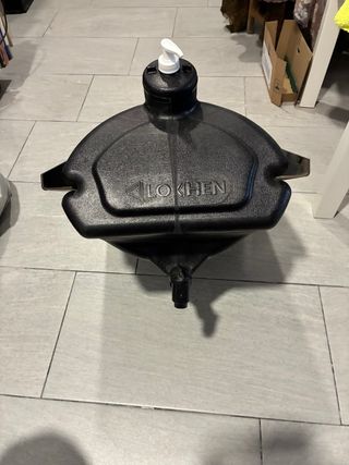 Bidón semirremolque con dispensador