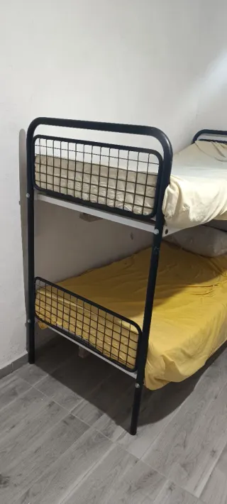 Cama litera con colchones