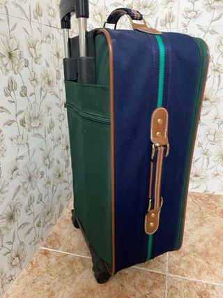 Maleta de viaje azul y verde