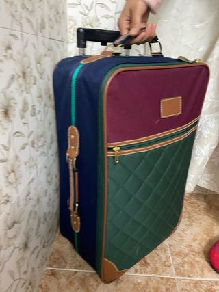 Maleta de viaje azul y verde