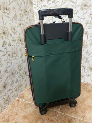 Maleta de viaje azul y verde