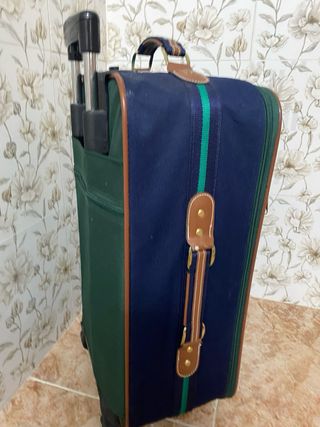 Maleta de viaje azul y verde