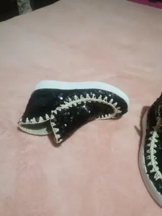 Sapatilha Bota Preta com Lantejoulas