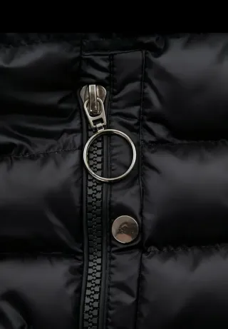 Abrigo negro con forro interior de pelo